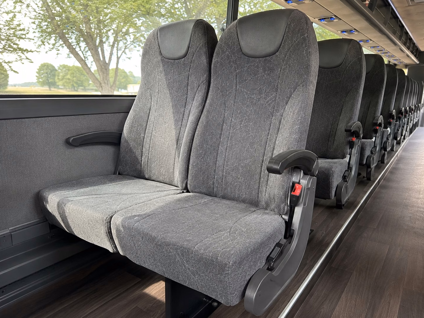shuttle your wedding guests between olathe hotels and your venue with ease